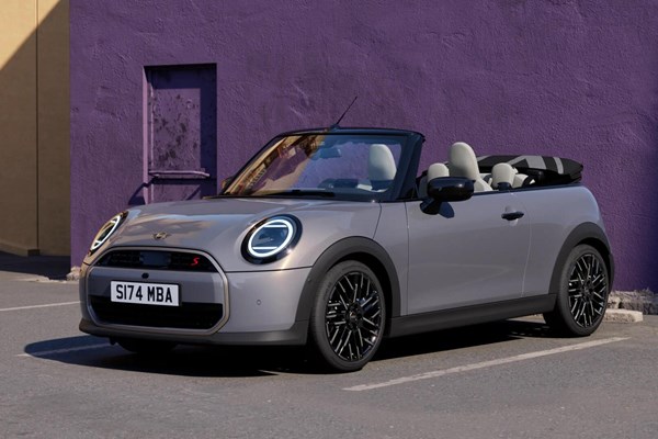 De MINI Cooper Cabrio.